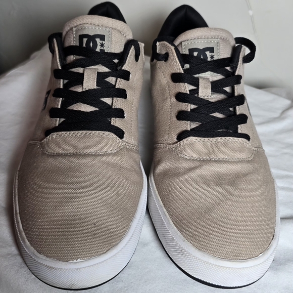 DC Men's Light Tan Canvas Sneakers 11 - Picture 6 of 8